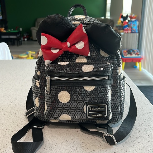 Loungefly Minnie Black and White sequence mini backpack - Picture 3 of 4